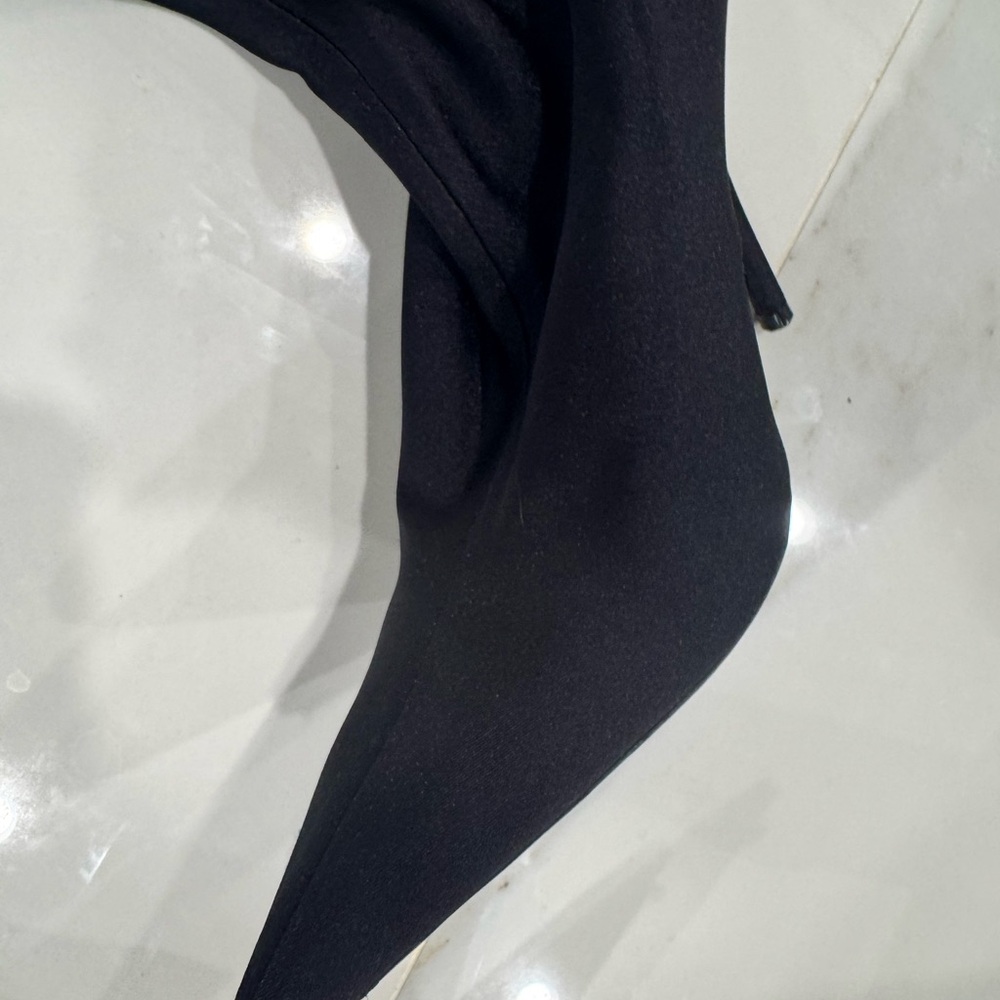 Balenciaga Over-the-Knee Sock Boots – Black | Seen on Kim Kardashian
size 36 - Picture 8 of 11